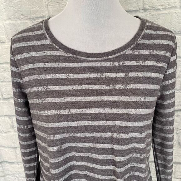 Silverwear Longsleeve angle cut top striped w/distressed pattern sz M - Picture 9 of 13